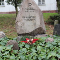 Ältere Grabsteine auf dem Friedhof Engelsdorf